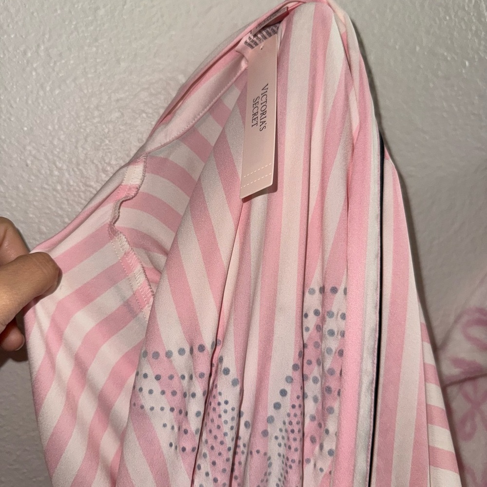 Victoria's Secret Pink and White Striped Robe - Picture 5 of 7